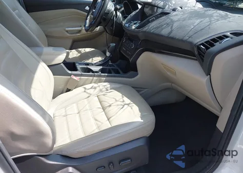 2017 Ford Escape Titanium z USA, uszkodzony, nr VIN 1FMCU0J91HUD85387